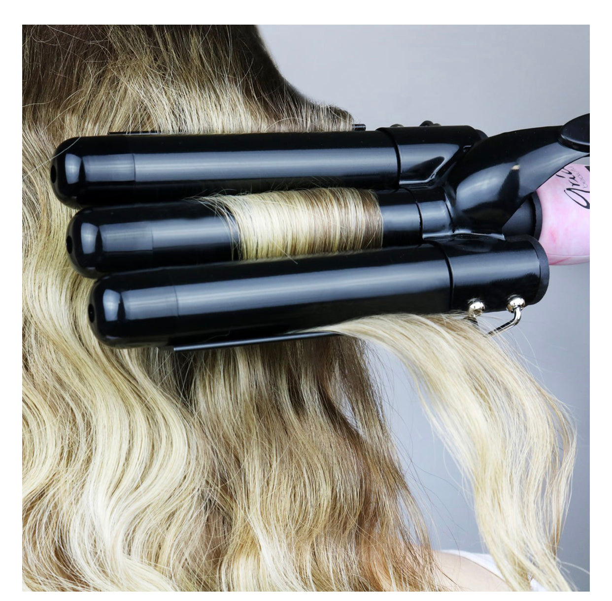 The Babe Waver Iron